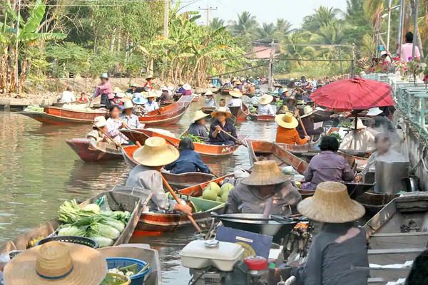 6-cho-noi-xung-quanh-bangkok-noi-tieng5