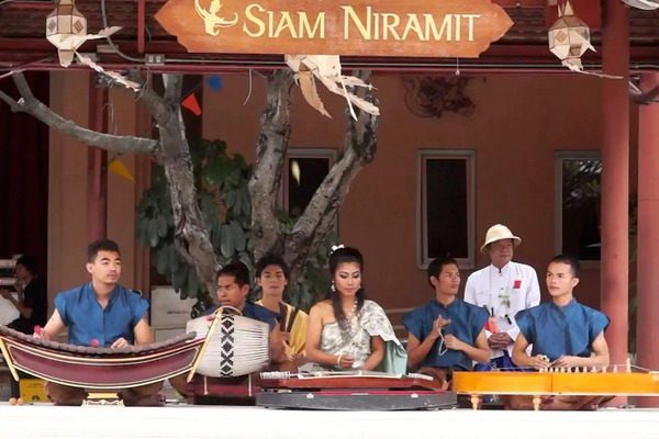 chuong-trinh-Siam-Niramit2