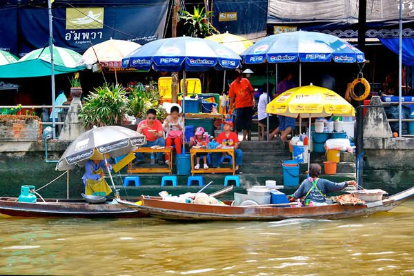 kham-pha-cho-noi-amphawa-thai-lan