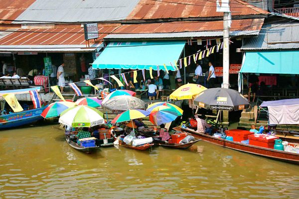 kham-pha-cho-noi-amphawa-thai-lan1