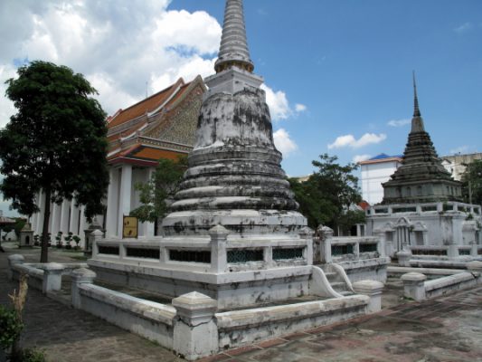 kham-pha-chua-Wat-Kalayanamit3