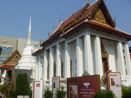 kham-pha-chua-Wat-Pathum-Wanaram1