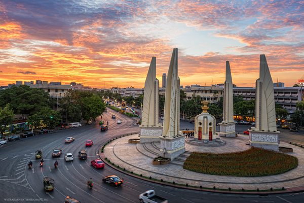 tuong-dai-dan-chu-bangkok3